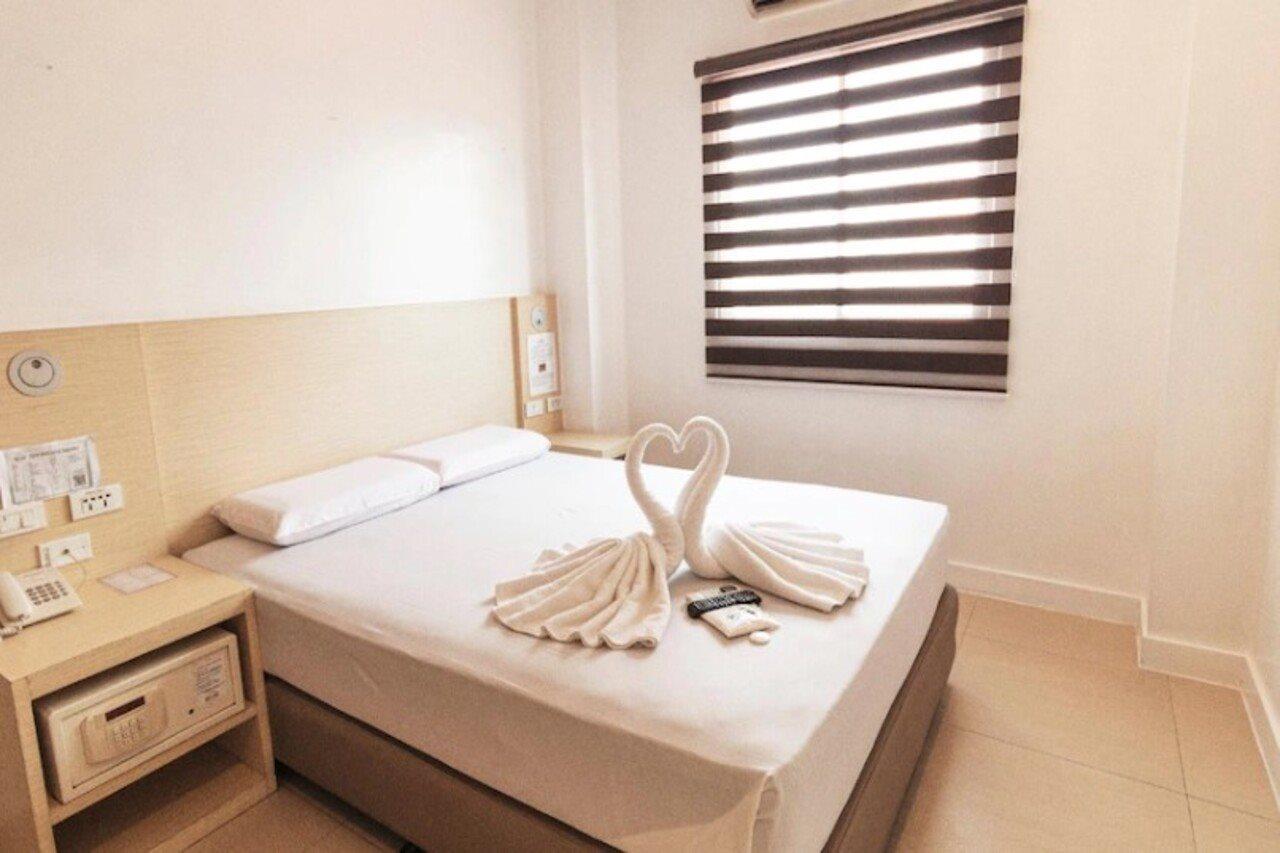 Go Hotels Cubao Quezon City Dış mekan fotoğraf